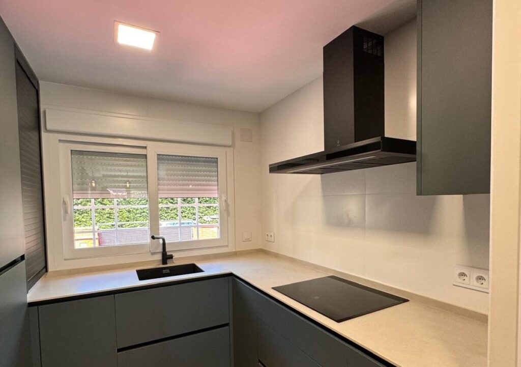 elegir una cocina a medida frente a una cocina estándar